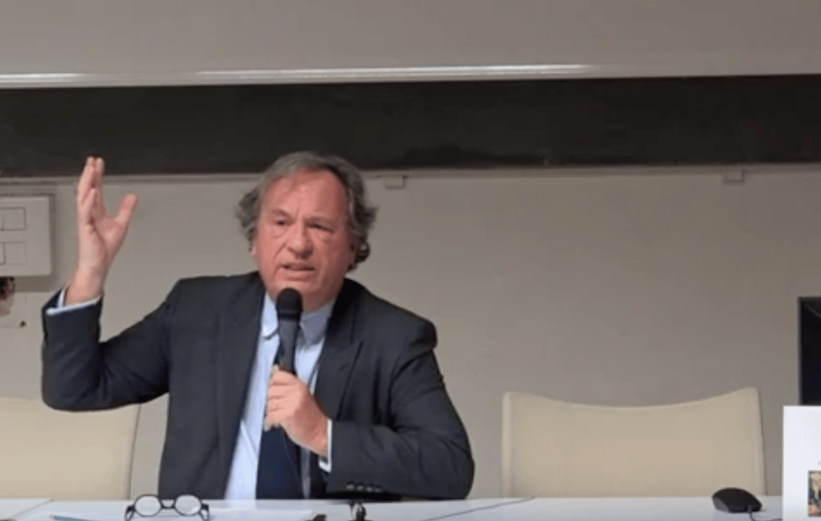 Charles JOUSSELLIN : réfléchir sur la douleur